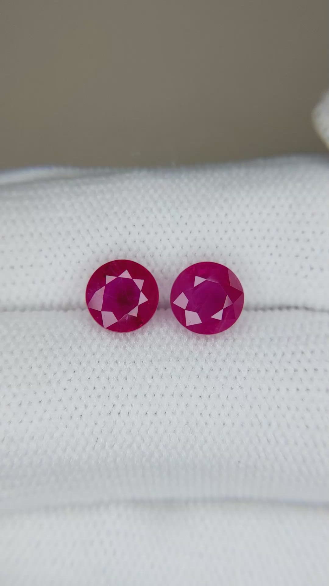 2.95&nbsp;Ct.Tw.Total Carat Weight Pinkish Red Ruby Pair from Mozambique Size Video