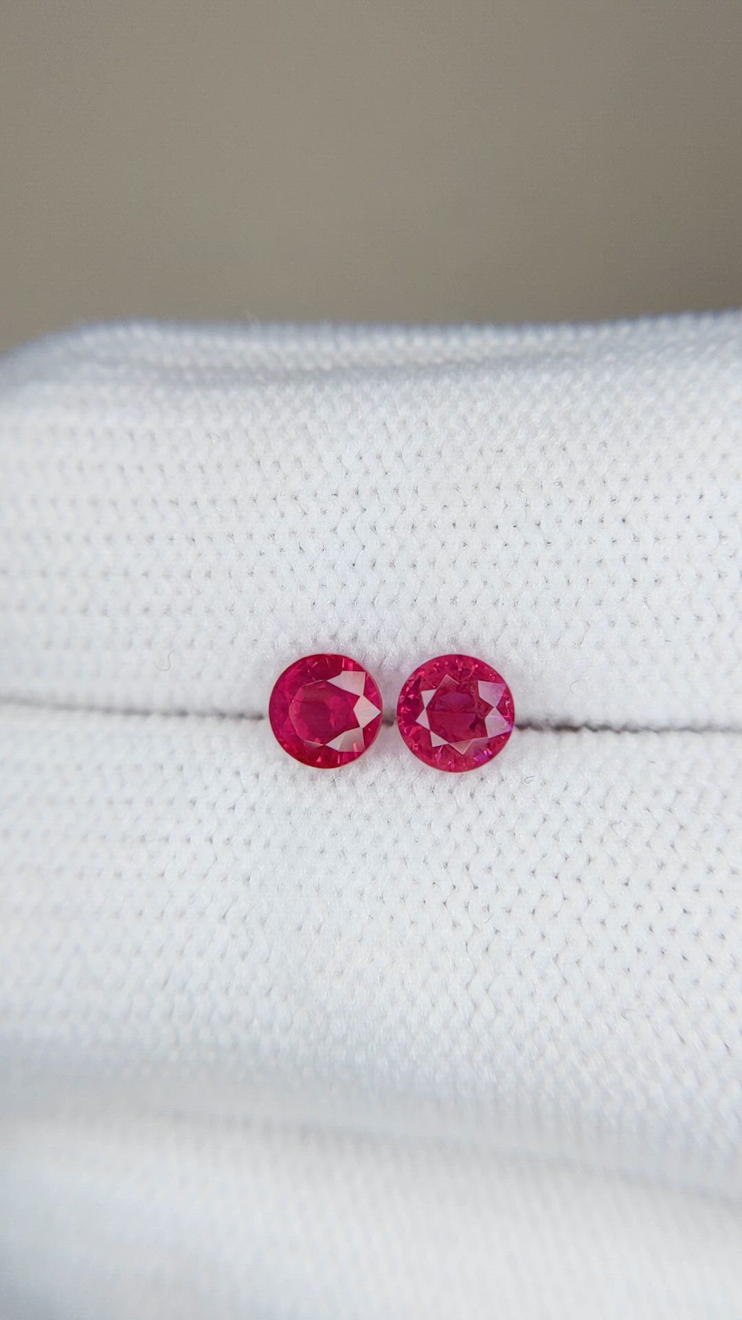 1.01&nbsp;Ct.Tw.Total Carat Weight Pinkish Red Ruby Pair from Burma (Myanmar) Size Video