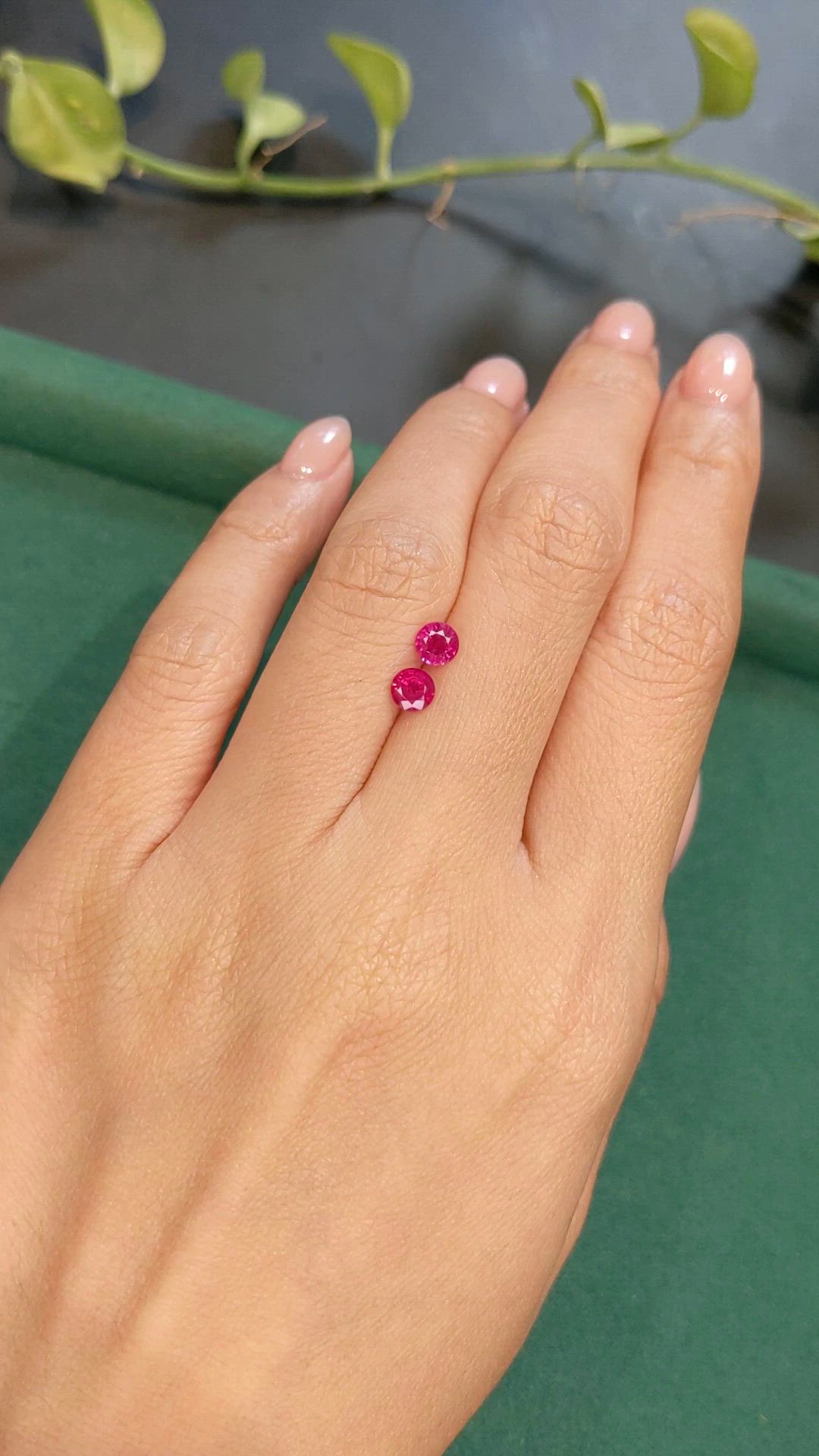 1.01&nbsp;Ct.Tw.Total Carat Weight Pinkish Red Ruby Pair from Burma (Myanmar) Size Video