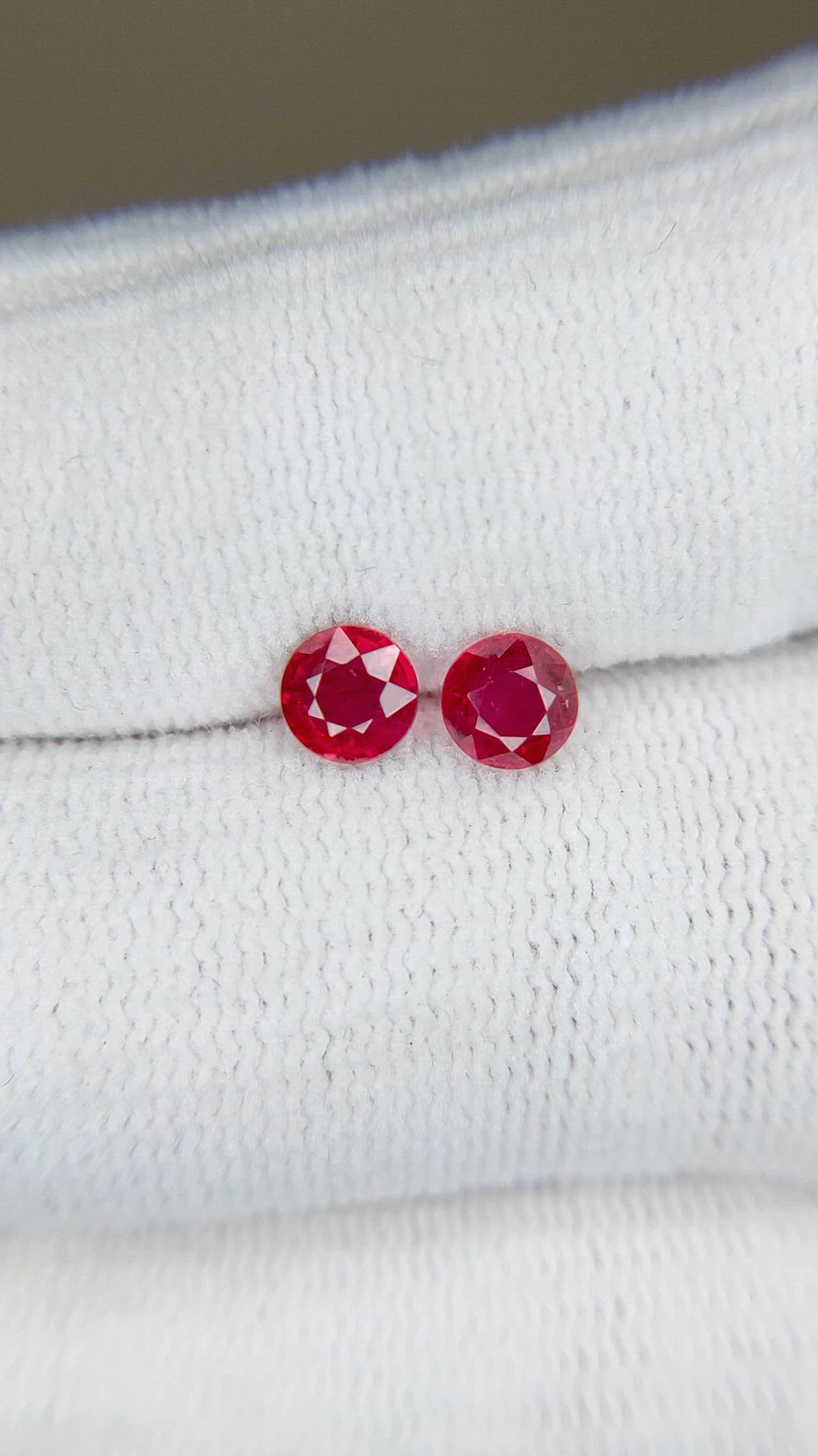 1.02&nbsp;Ct.Tw.Total Carat Weight Ruby Pair from Mozambique Size Video