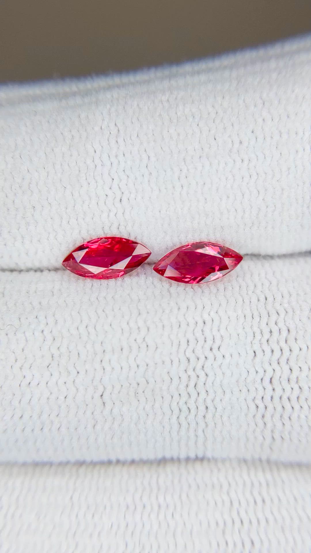 0.96&nbsp;Ct.Tw.Total Carat Weight Pinkish Red Ruby Pair from Mozambique Size Video