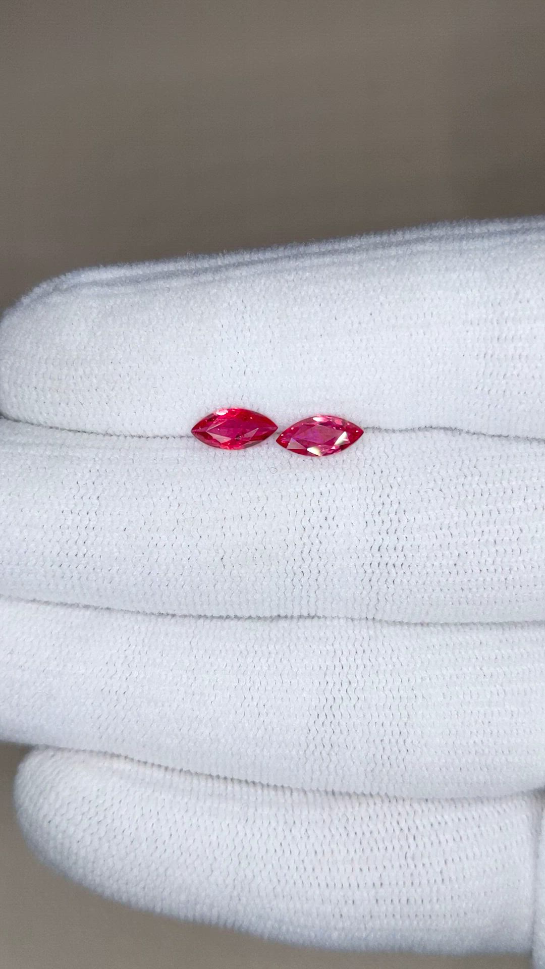 0.96&nbsp;Ct.Tw.Total Carat Weight Pinkish Red Ruby Pair from Mozambique Size Video