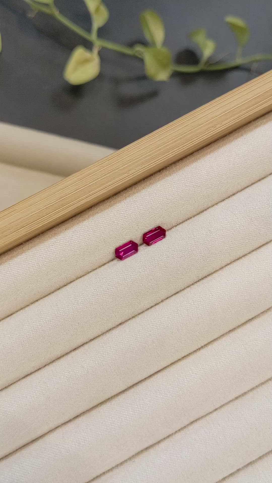1.00&nbsp;Ct.Tw.Total Carat Weight Pinkish Red Ruby Pair from Mozambique Size Video