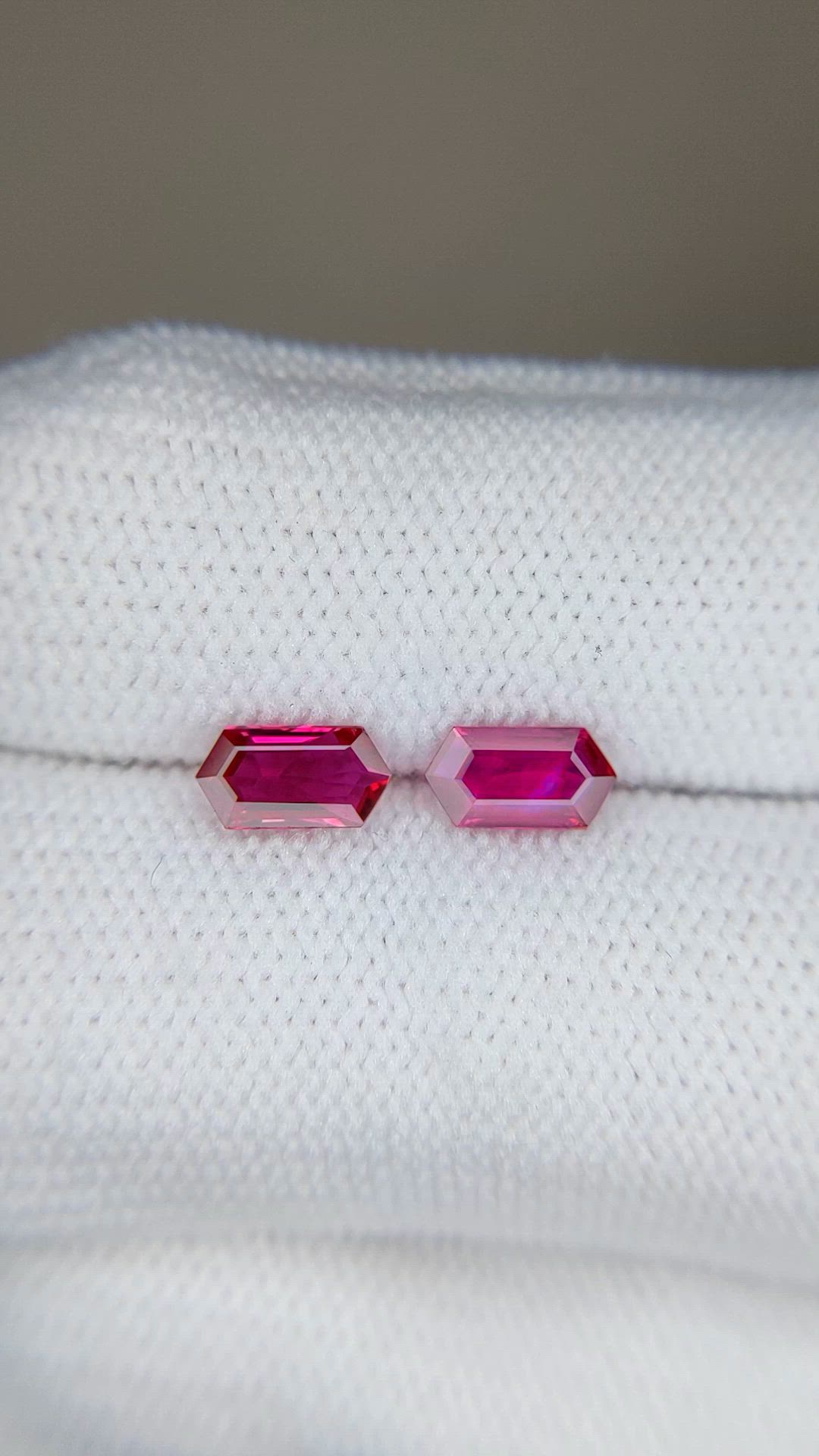 1.00&nbsp;Ct.Tw.Total Carat Weight Pinkish Red Ruby Pair from Mozambique Size Video