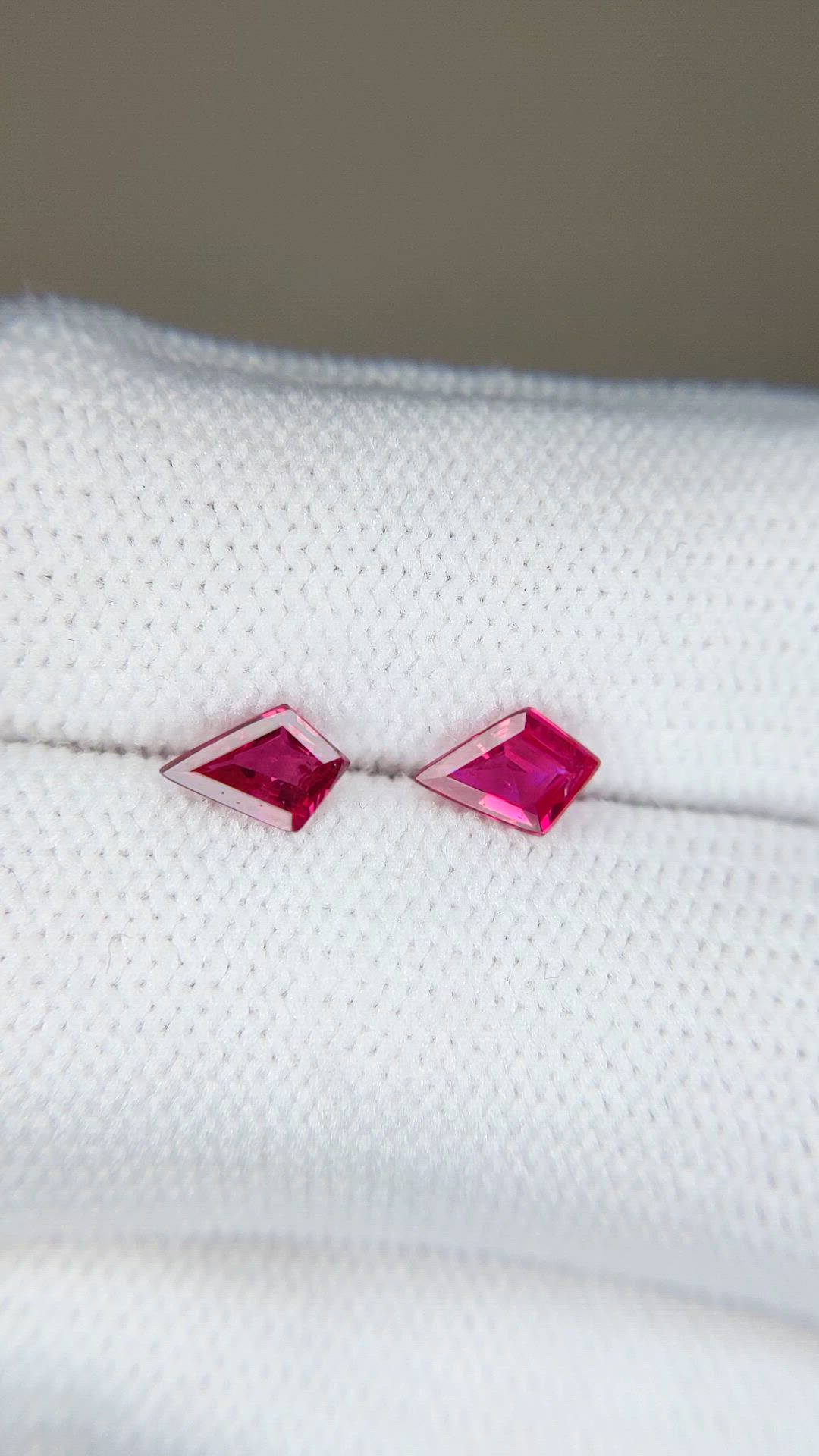 0.82&nbsp;Ct.Tw.Total Carat Weight Pinkish Red Ruby Pair from Mozambique Size Video
