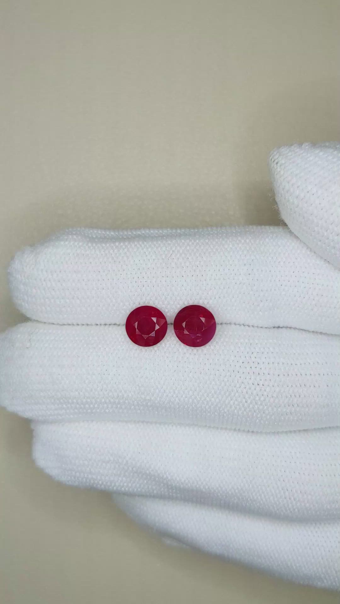 3.20&nbsp;Ct.Tw.Total Carat Weight Purplish Red Ruby Pair from Mozambique Size Video