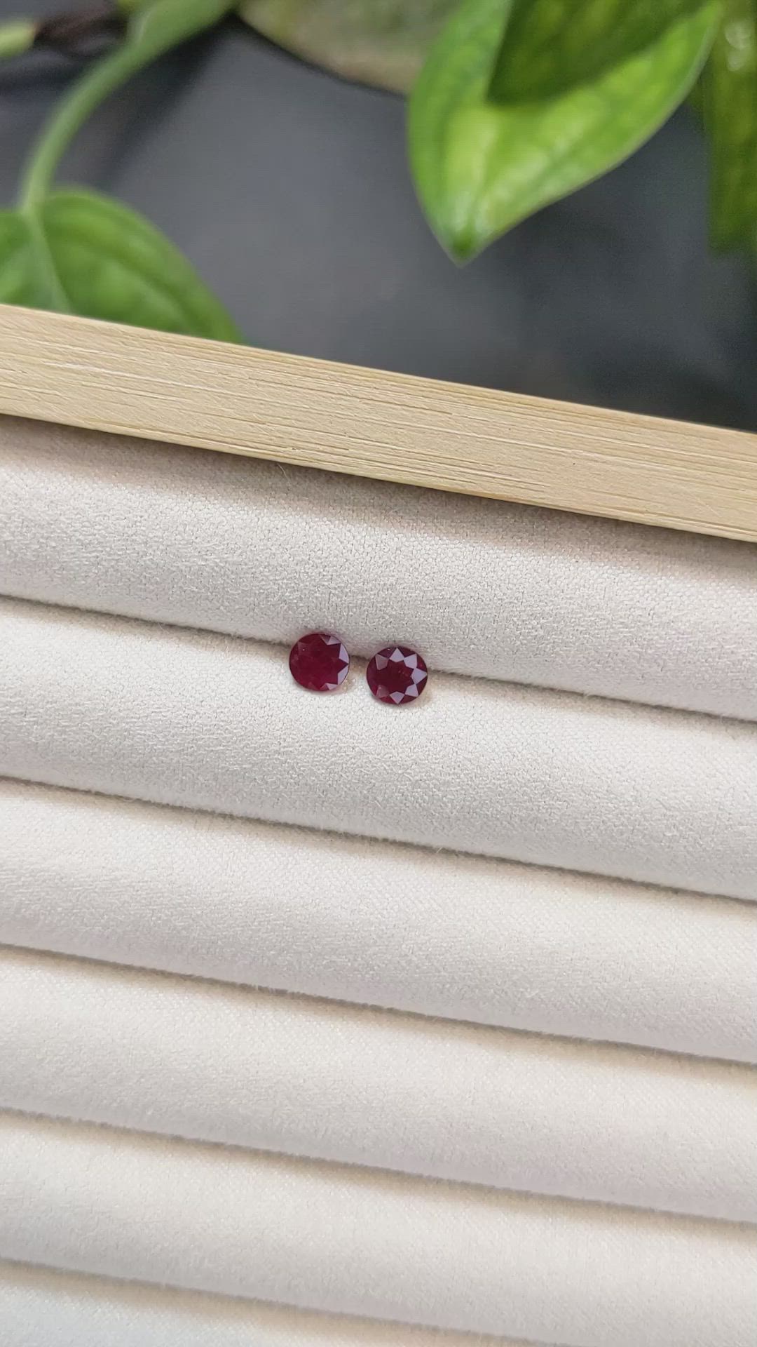 1.26&nbsp;Ct.Tw.Total Carat Weight Ruby Pair from Mozambique Size Video
