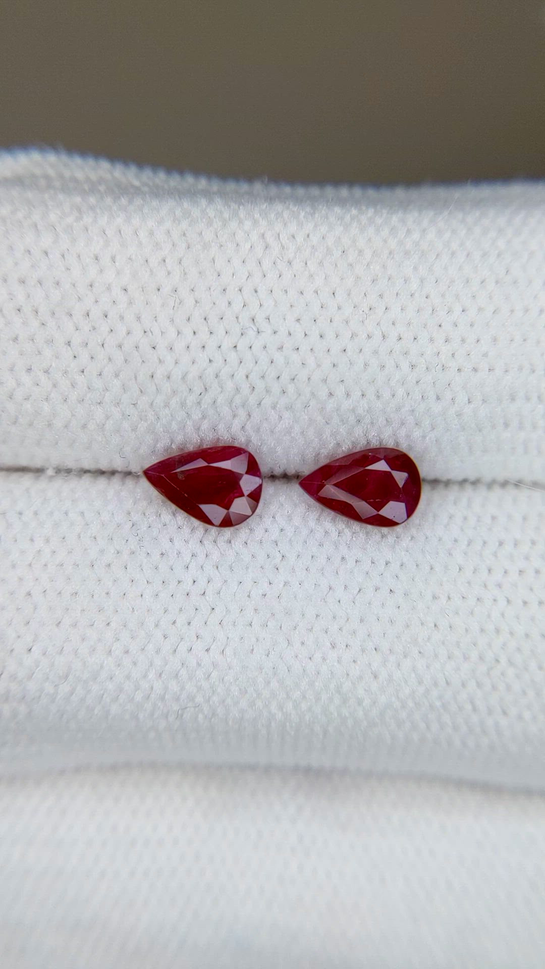 1.14&nbsp;Ct.Tw.Total Carat Weight Ruby Pair from Ceylon (Sri Lanka) Size Video