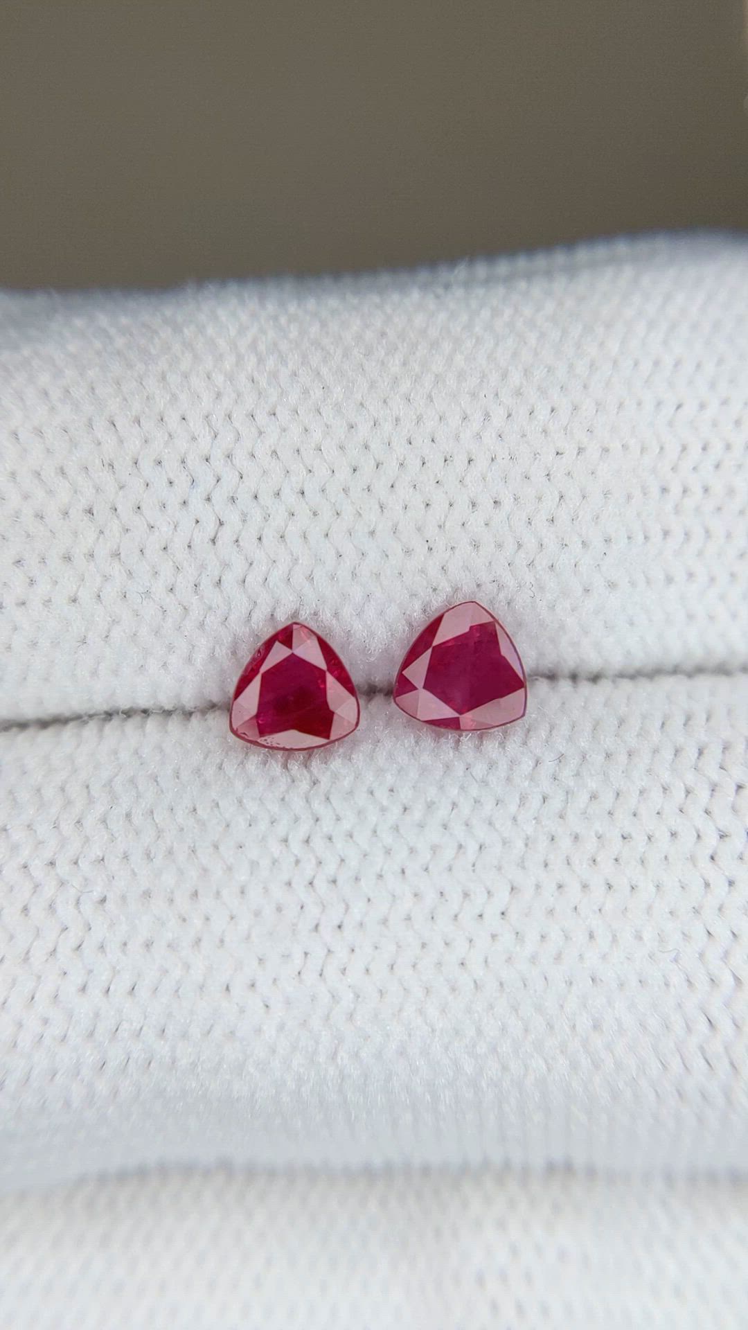 0.92&nbsp;Ct.Tw.Total Carat Weight Ruby Pair from Mozambique Size Video