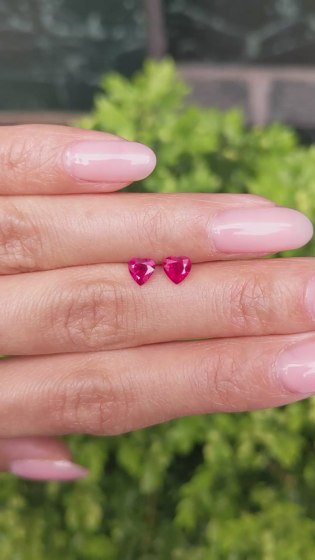 0.98&nbsp;Ct.Tw.Total Carat Weight Pinkish Red Ruby Pair from Mozambique Size Video