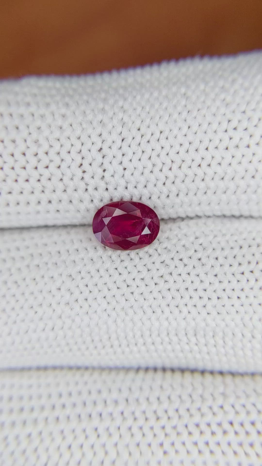 1.05 Ct. Ruby from Ceylon (Sri Lanka) Size Video