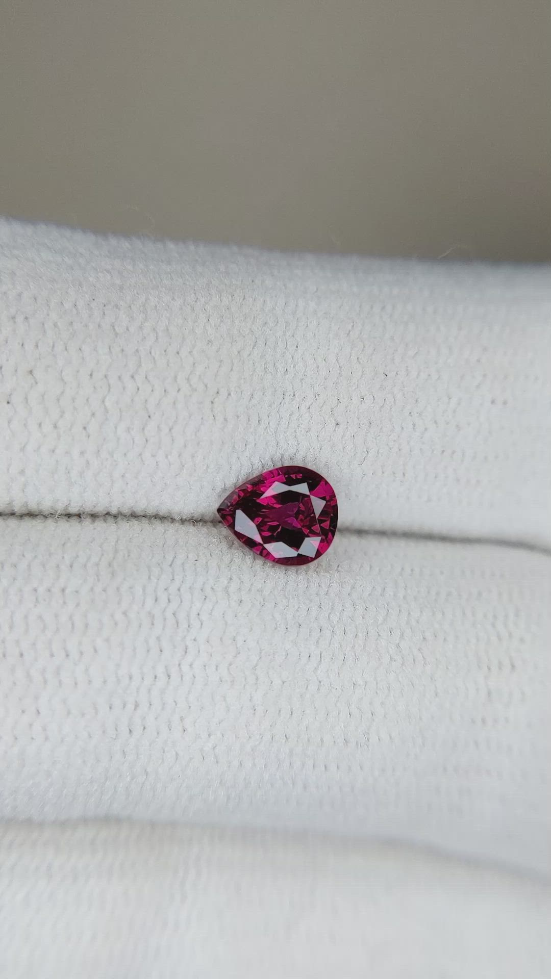 0.70 Ct. Ruby from Ceylon (Sri Lanka) Size Video