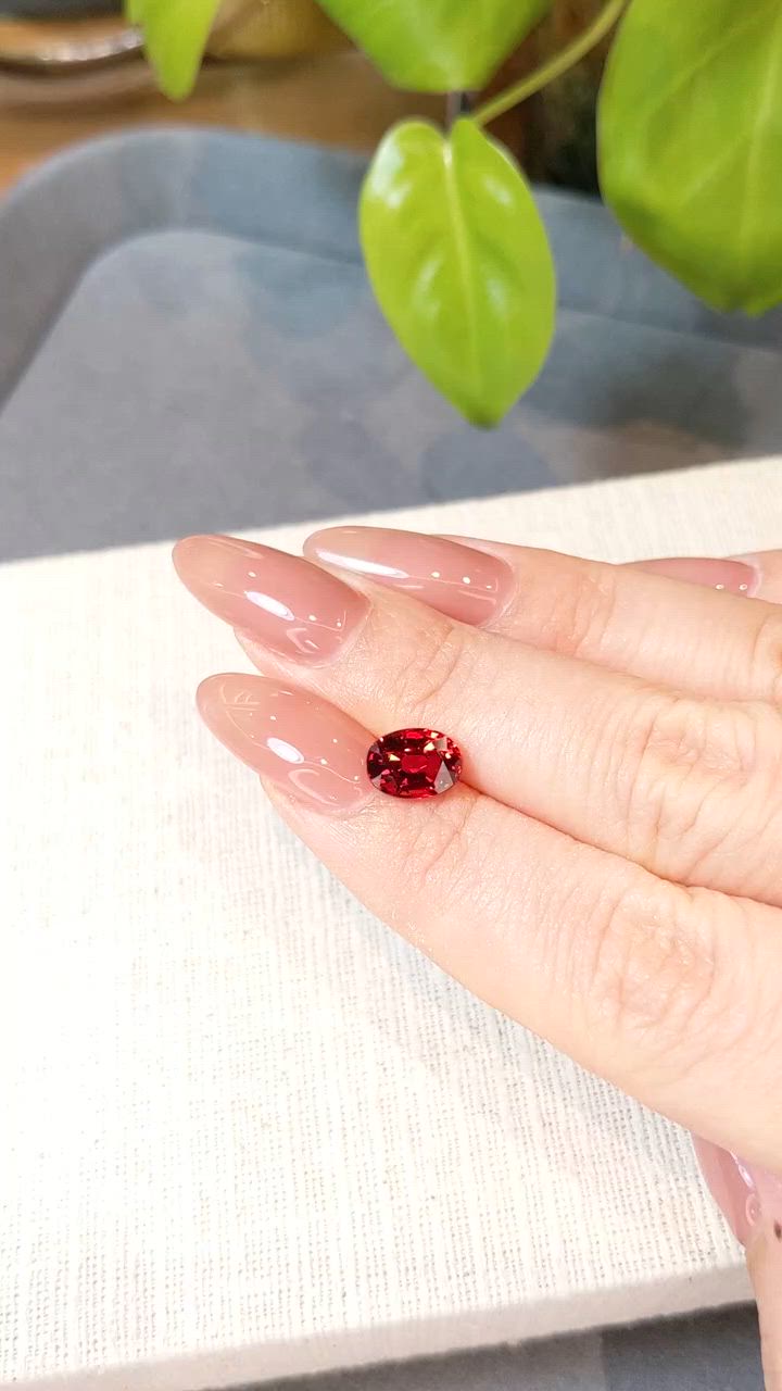 2.37 Ct. Ruby from Ceylon (Sri Lanka) Size Video